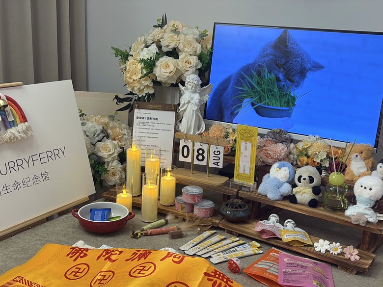 宠物骨灰罐与纪念品